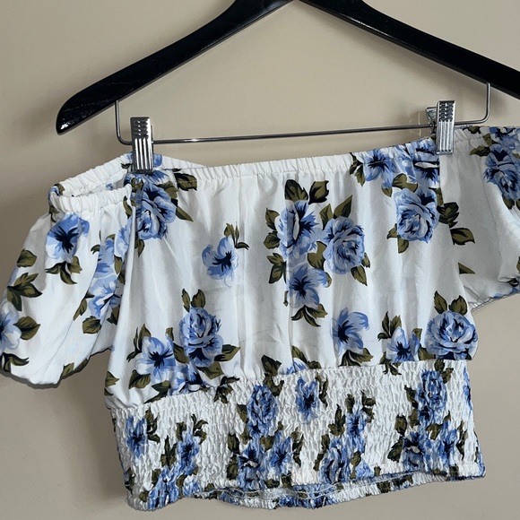 Urban planet size large off the shoulder crop top - Picture 3 of 3